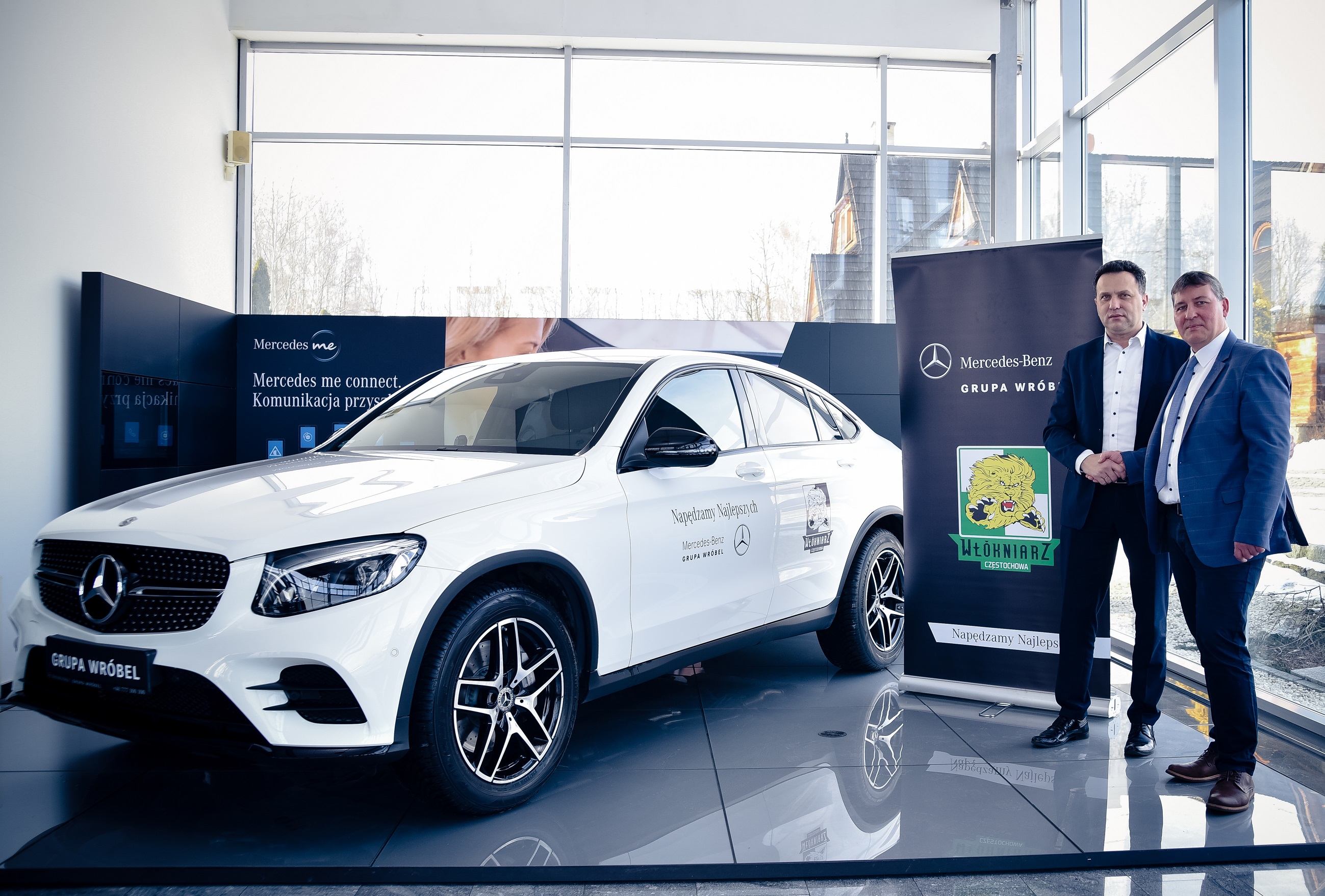 Wlokniarz Czestochowa Grupa Mercedes Benz Wrobel Z Wlokniarzem